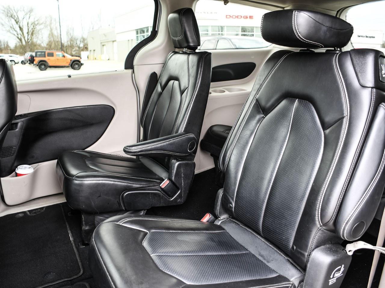 2023 Chrysler Pacifica Touring L FWD Photo