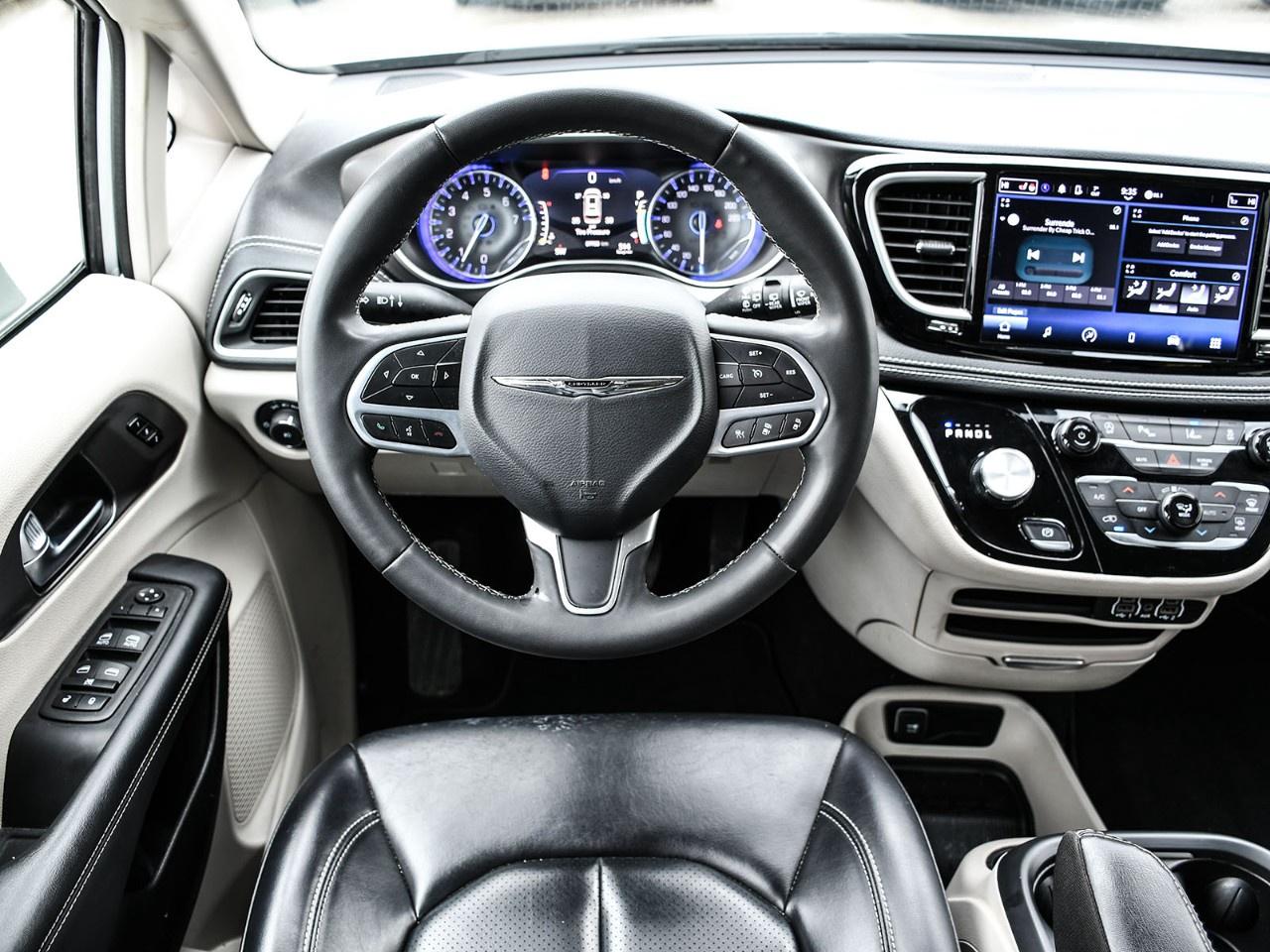 2023 Chrysler Pacifica Touring L FWD Photo
