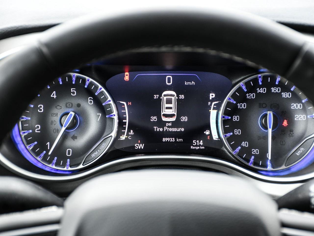 2023 Chrysler Pacifica Touring L FWD Photo