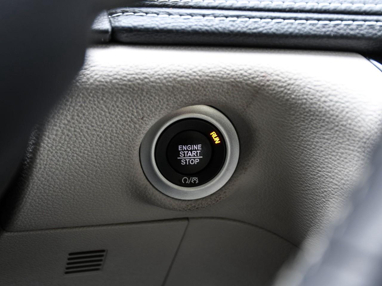 2023 Chrysler Pacifica Touring L FWD Photo