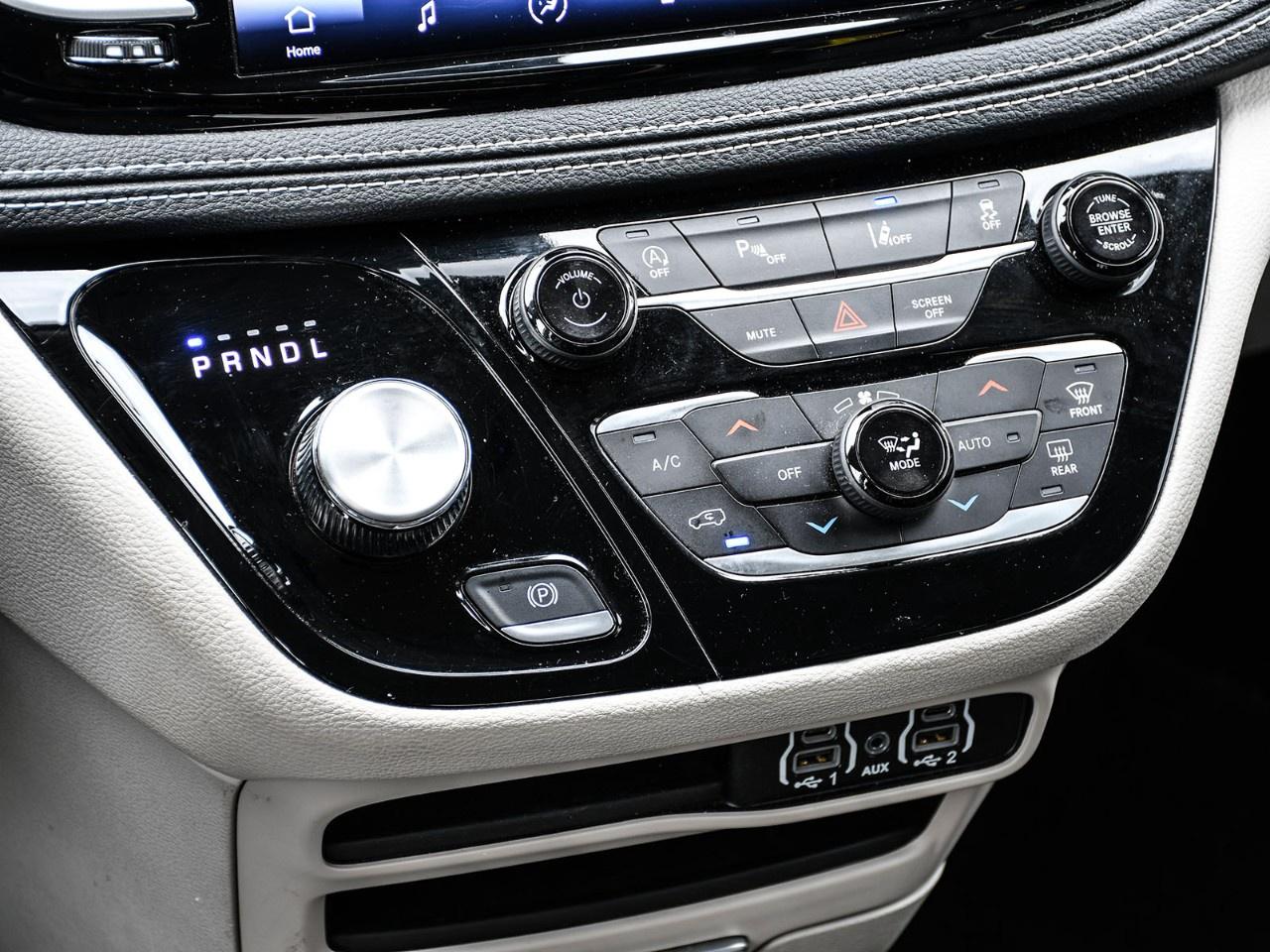 2023 Chrysler Pacifica Touring L FWD Photo