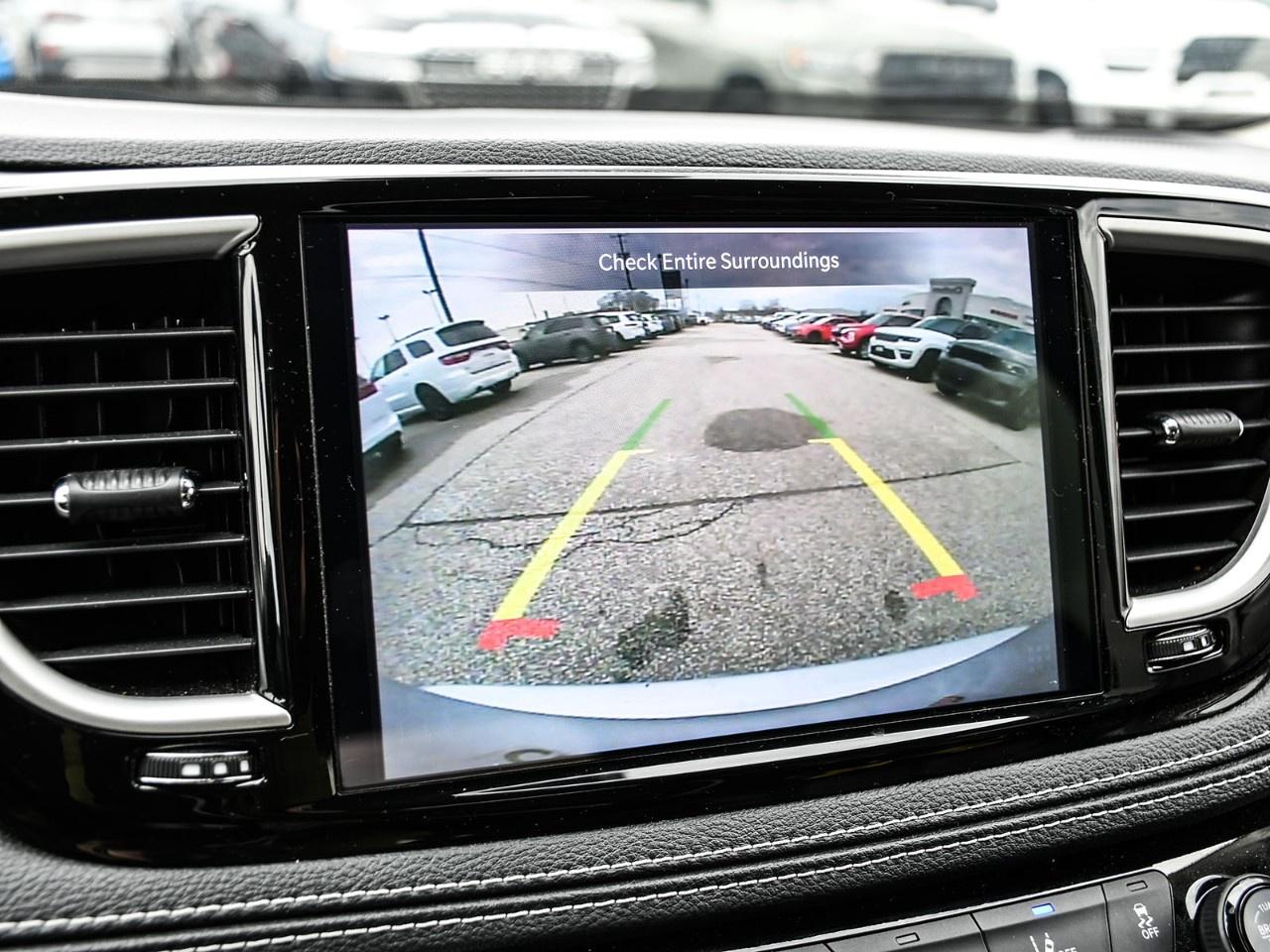 2023 Chrysler Pacifica Touring L FWD Photo