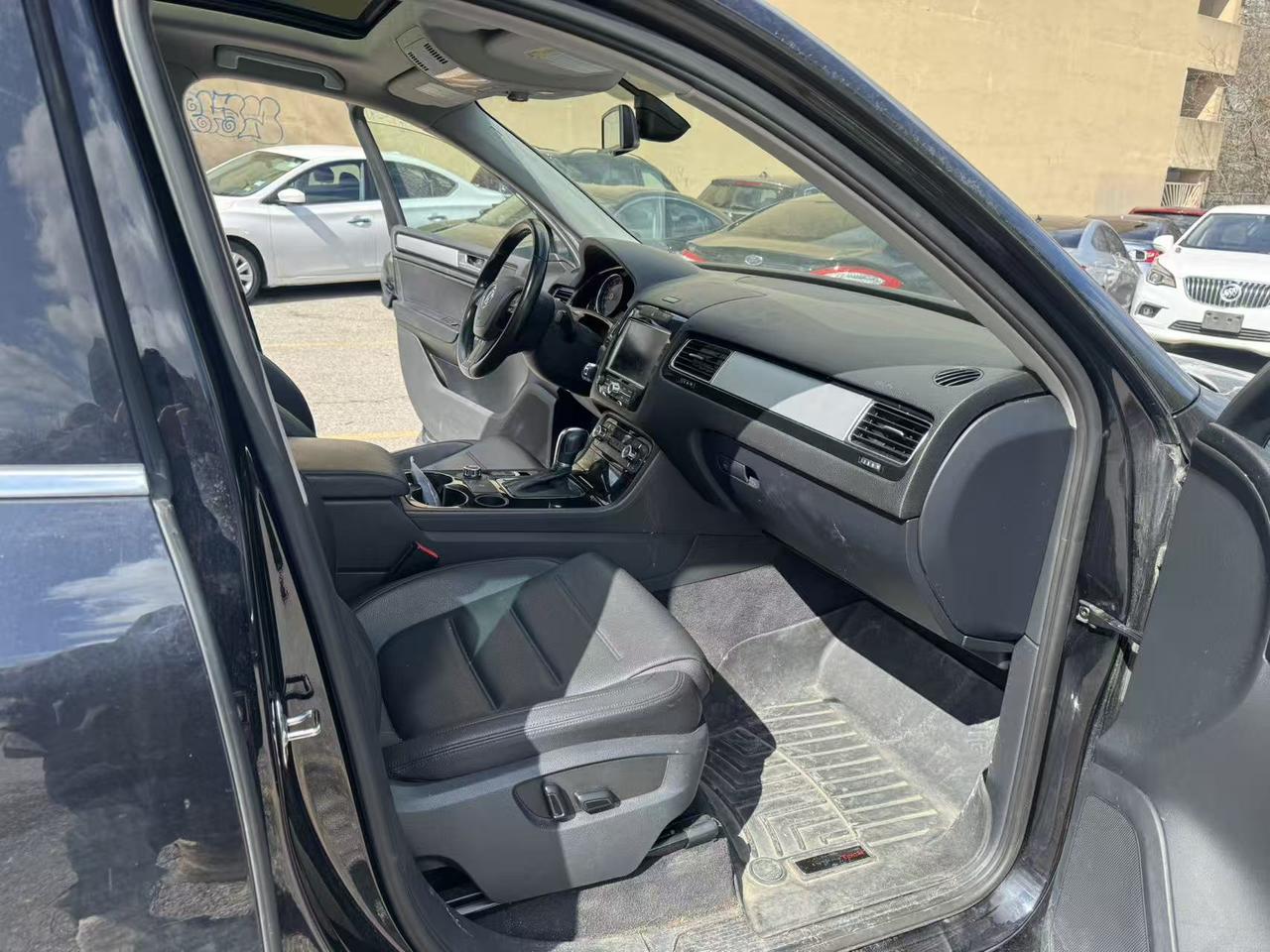2012 Volkswagen Touareg 4dr V6 Comfortline Photo
