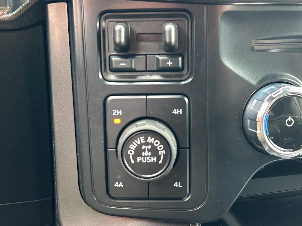 2025 Ford F-150 Lariat 4WD SuperCrew 5.5' Box Photo