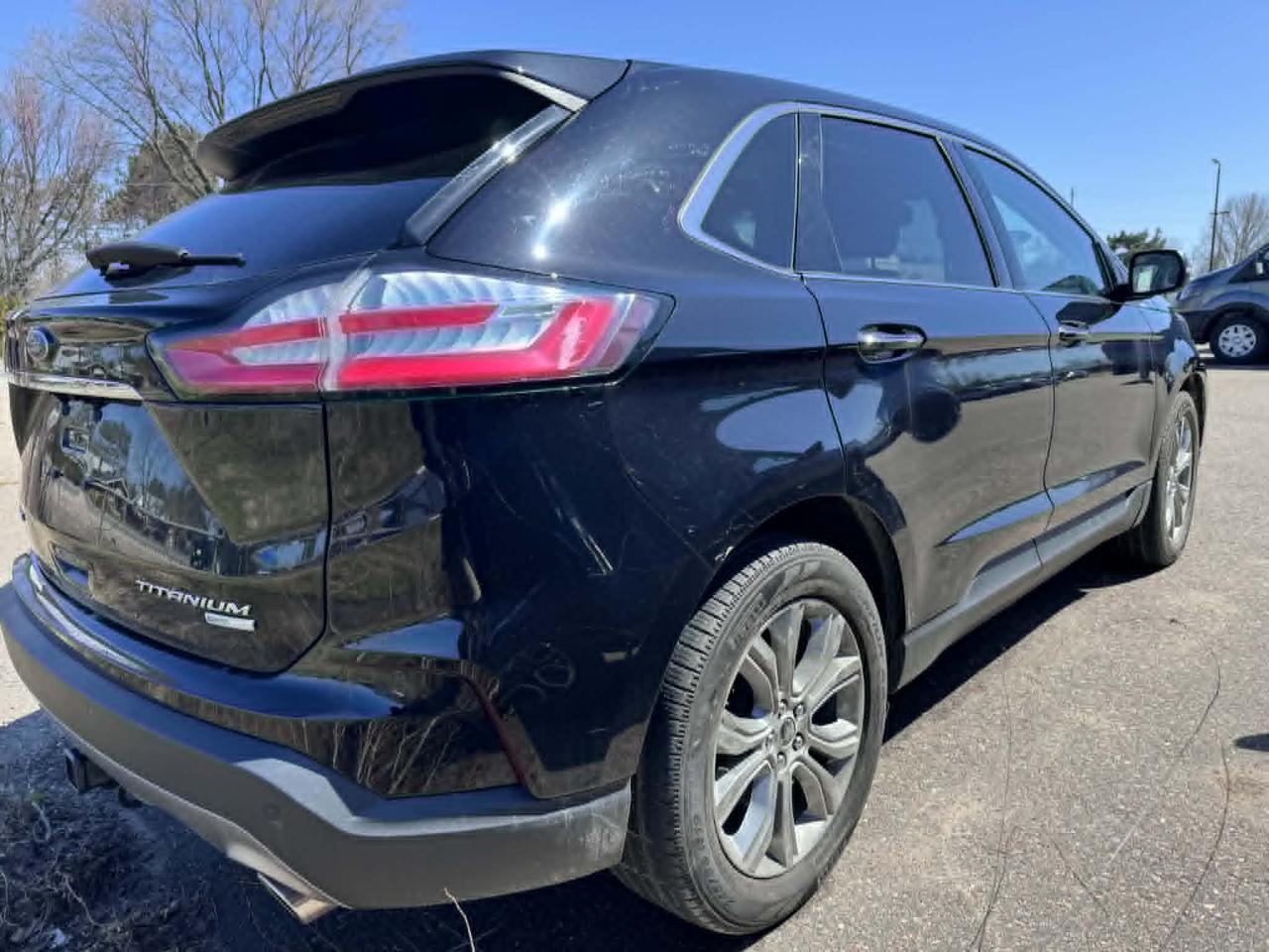 2019 Ford Edge Titanium Photo3