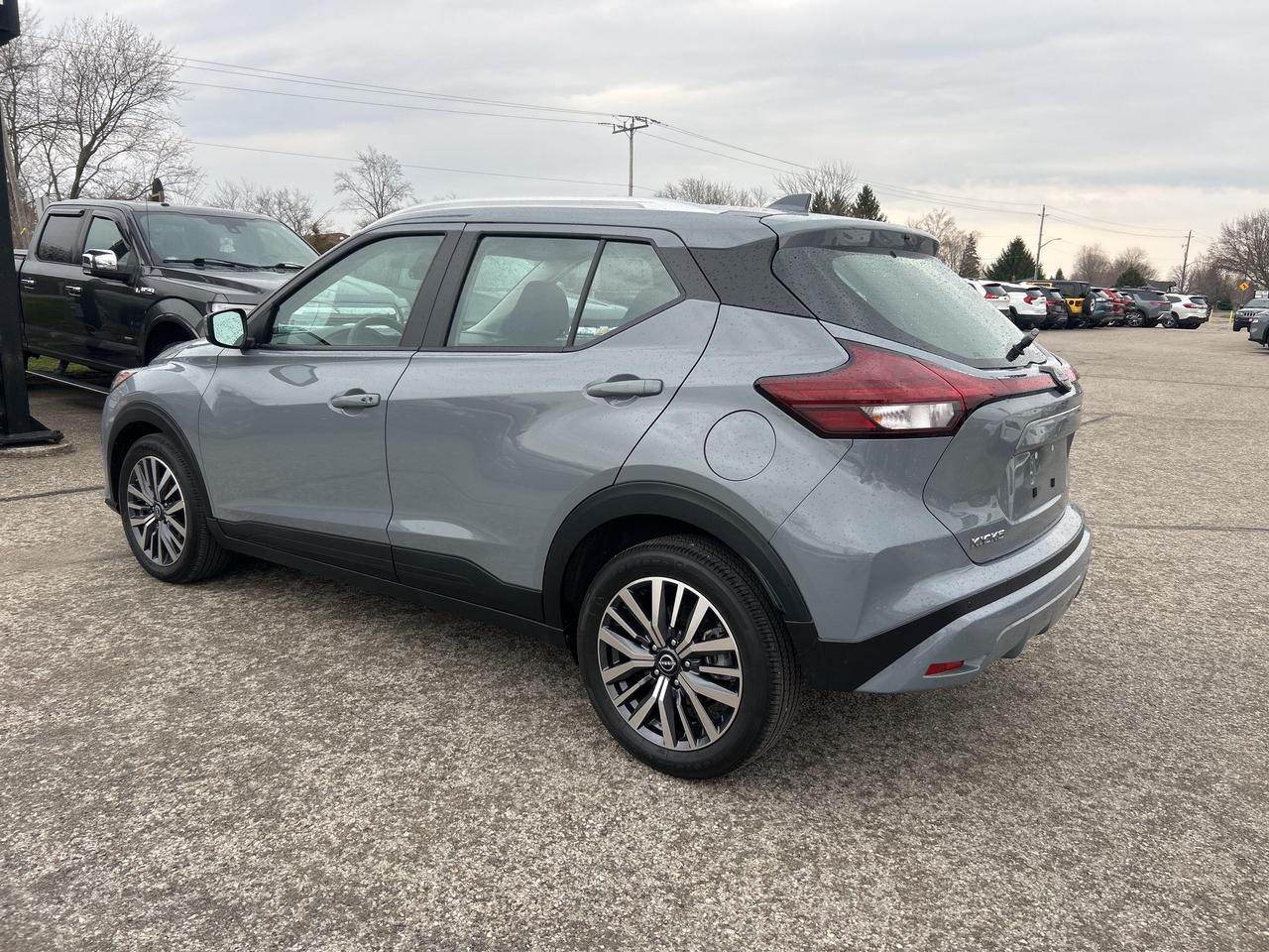 2025 Nissan Kicks Play SV, CLEAN CARFAX, REMOTE START, BACK UP CAMERA! Photo