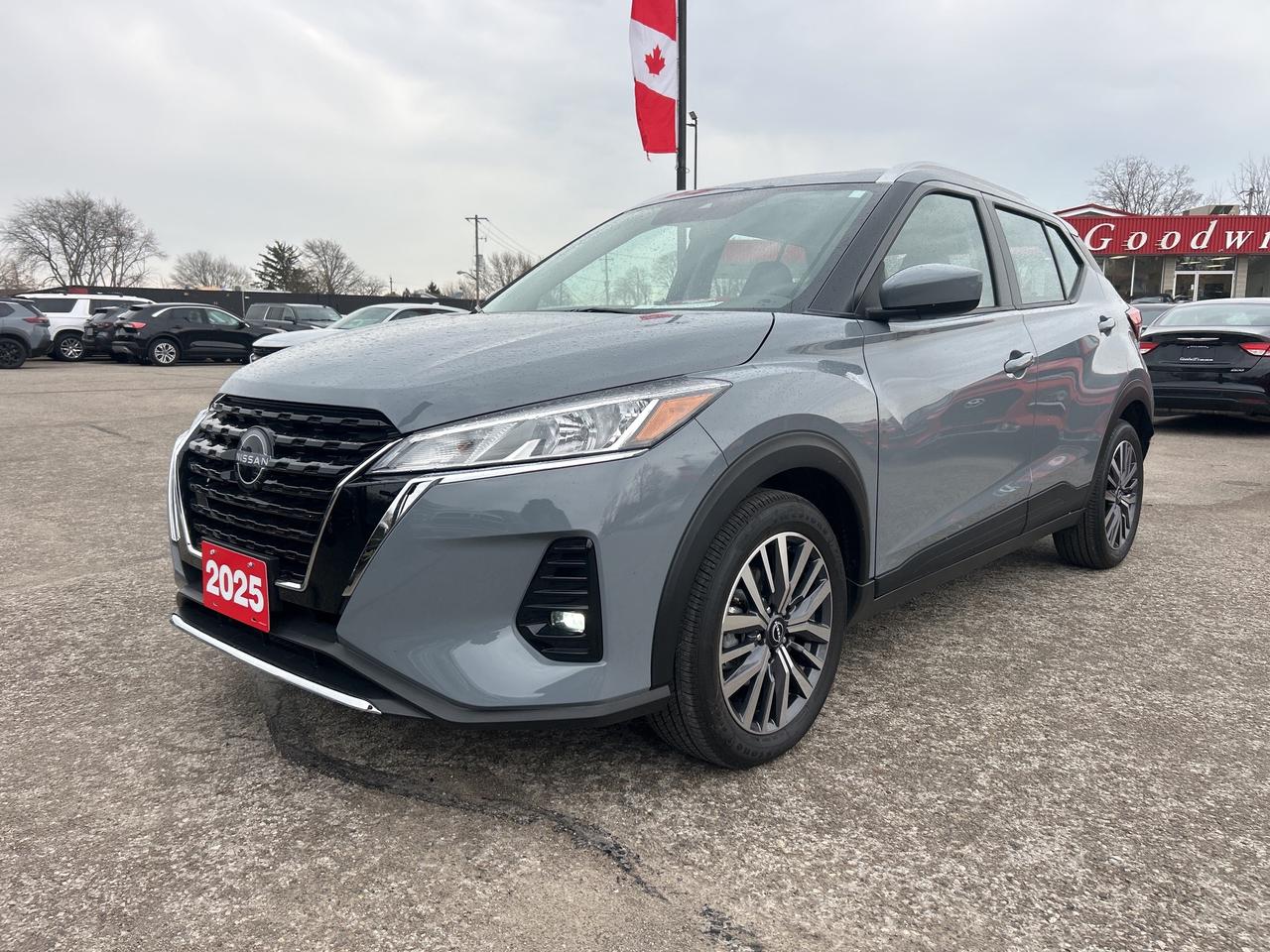 2025 Nissan Kicks Play SV, CLEAN CARFAX, REMOTE START, BACK UP CAMERA! Photo