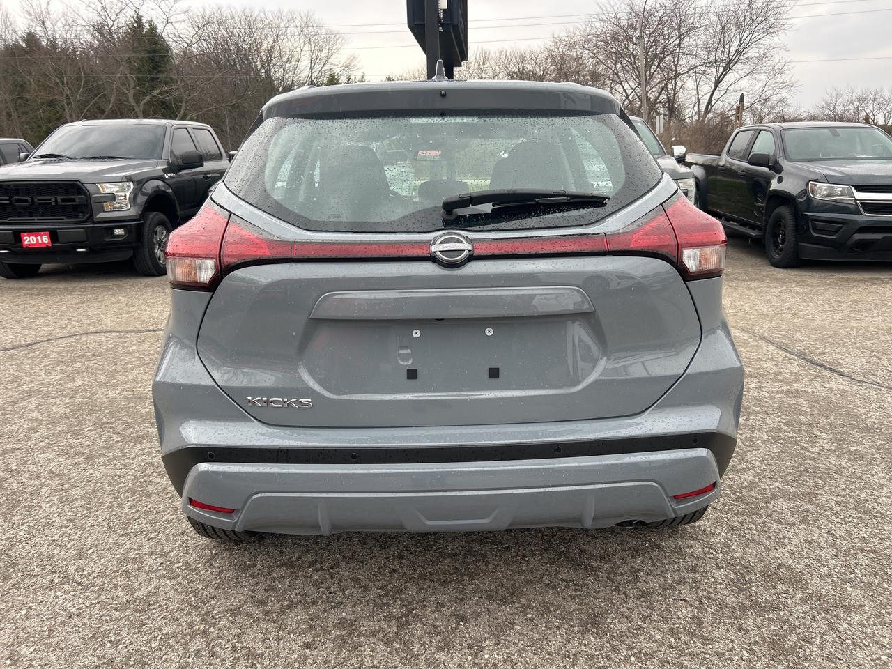 2025 Nissan Kicks Play SV, CLEAN CARFAX, REMOTE START, BACK UP CAMERA! Photo