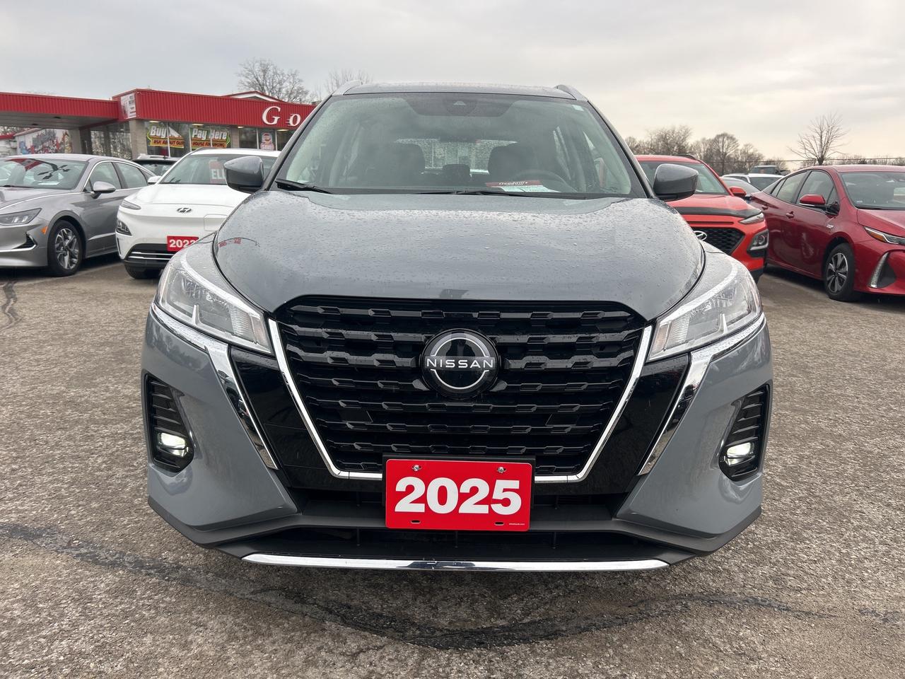 2025 Nissan Kicks Play SV, CLEAN CARFAX, REMOTE START, BACK UP CAMERA! Photo
