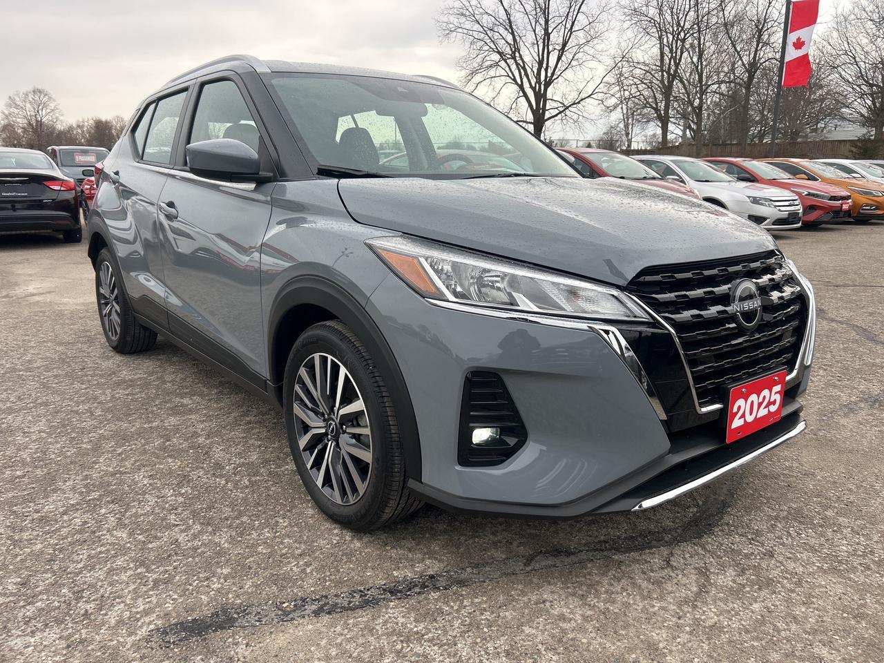 2025 Nissan Kicks Play SV, CLEAN CARFAX, REMOTE START, BACK UP CAMERA! Photo