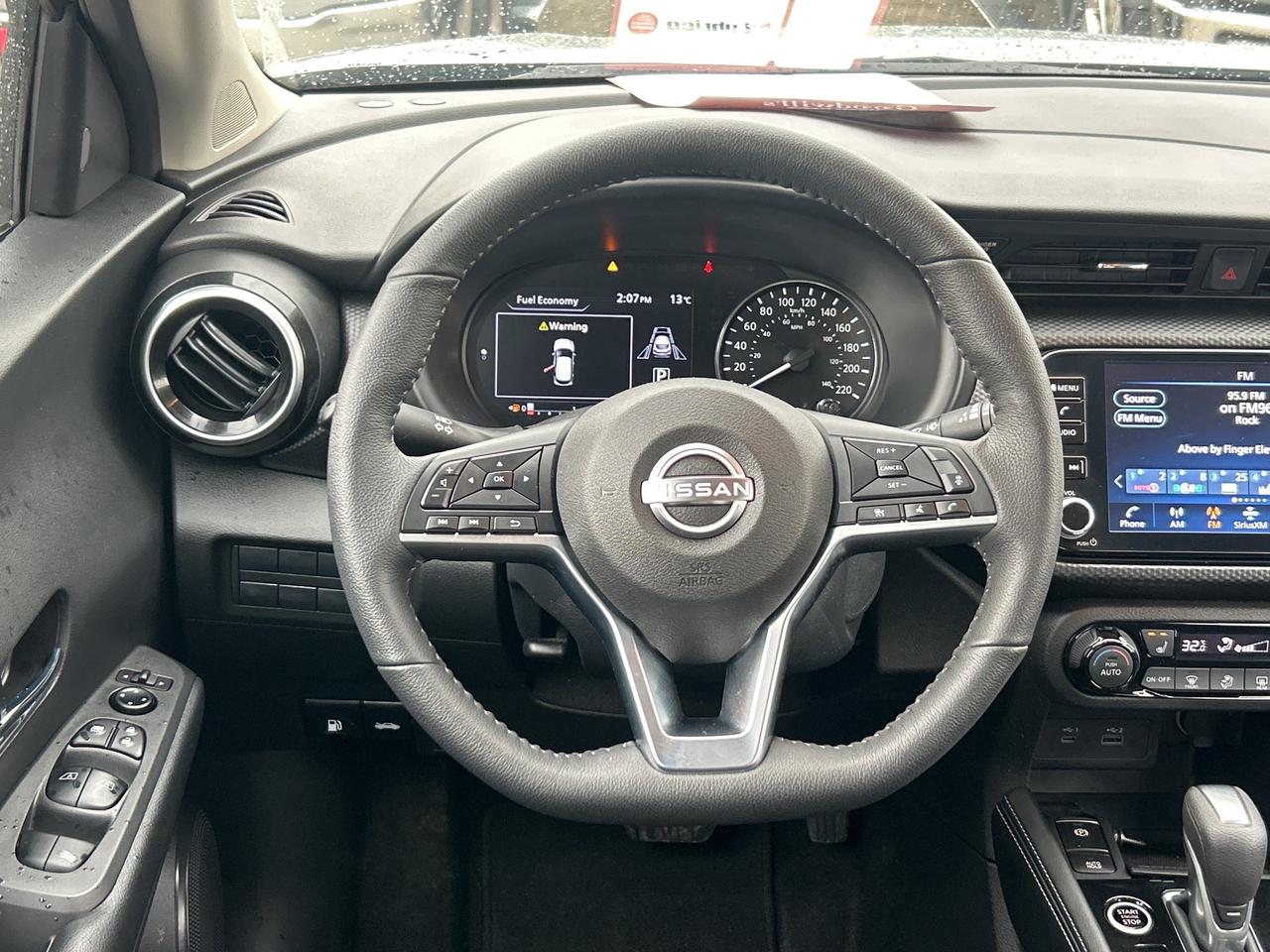 2025 Nissan Kicks Play SV, CLEAN CARFAX, REMOTE START, BACK UP CAMERA! - Photo #12