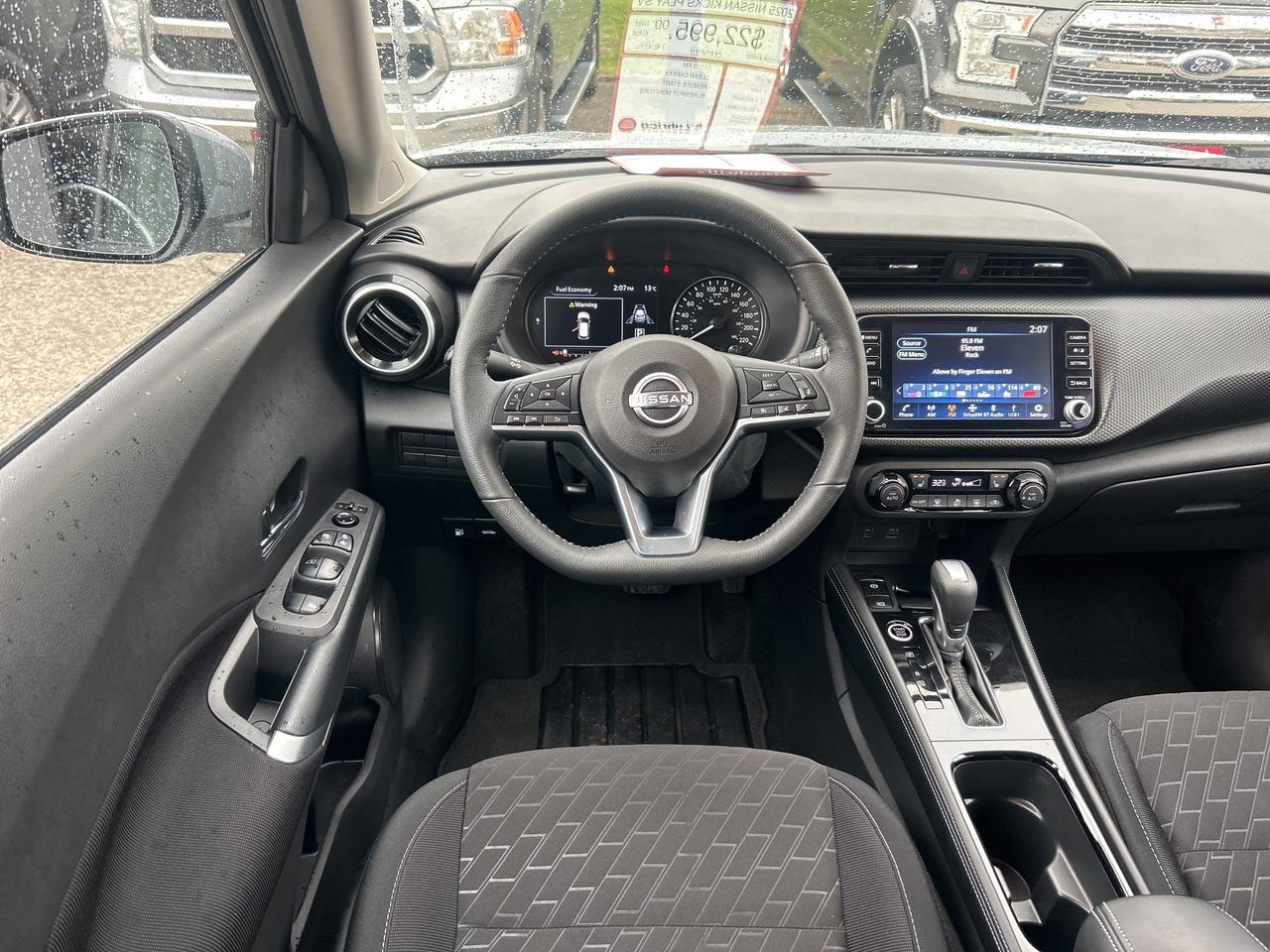 2025 Nissan Kicks Play SV, CLEAN CARFAX, REMOTE START, BACK UP CAMERA! Photo