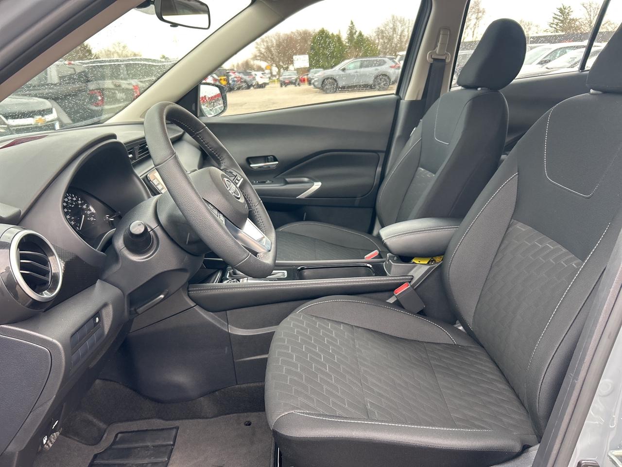 2025 Nissan Kicks Play SV, CLEAN CARFAX, REMOTE START, BACK UP CAMERA! - Photo #14
