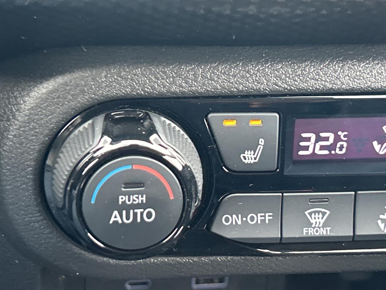 2025 Nissan Kicks Play SV, CLEAN CARFAX, REMOTE START, BACK UP CAMERA! Photo