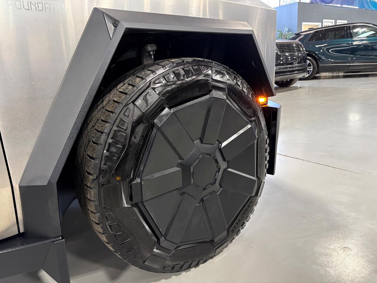 2024 Tesla Cybertruck AWD|FOUNDATIONSERIES|FULLSELFDRIVING|NAV|AMBIENT|+ Photo