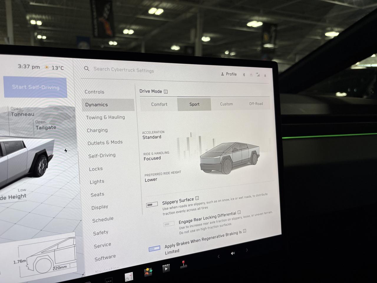 2024 Tesla Cybertruck AWD|FOUNDATIONSERIES|FULLSELFDRIVING|NAV|AMBIENT|+ Photo