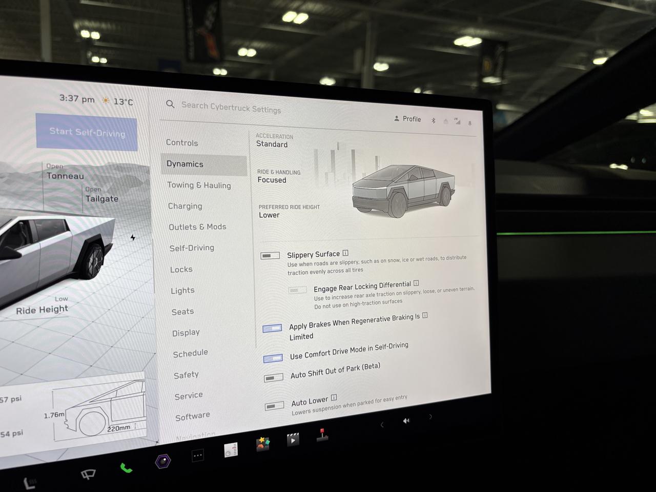 2024 Tesla Cybertruck AWD|FOUNDATIONSERIES|FULLSELFDRIVING|NAV|AMBIENT|+ Photo