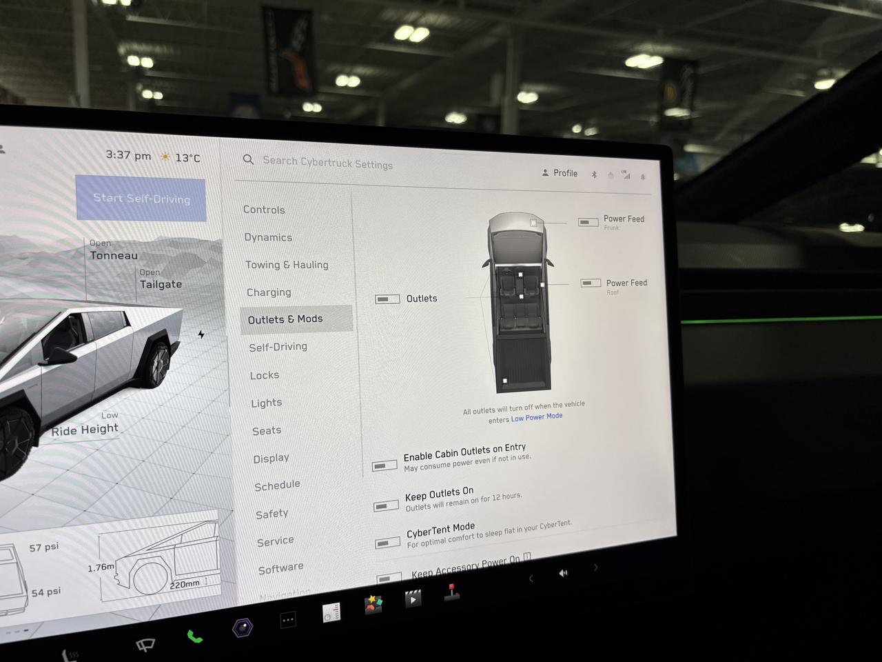 2024 Tesla Cybertruck AWD|FOUNDATIONSERIES|FULLSELFDRIVING|NAV|AMBIENT|+ Photo