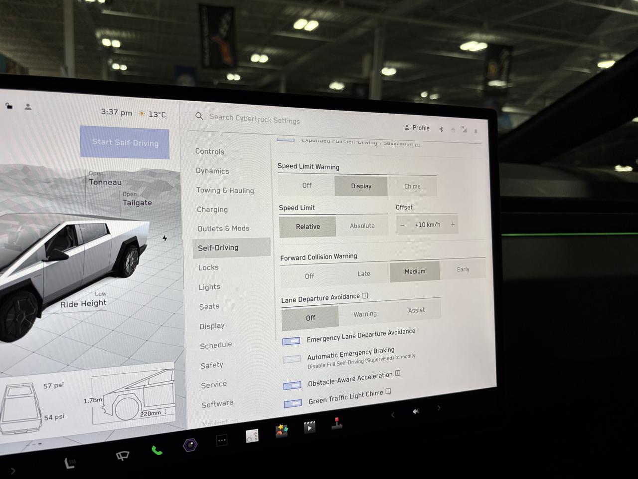 2024 Tesla Cybertruck AWD|FOUNDATIONSERIES|FULLSELFDRIVING|NAV|AMBIENT|+ Photo