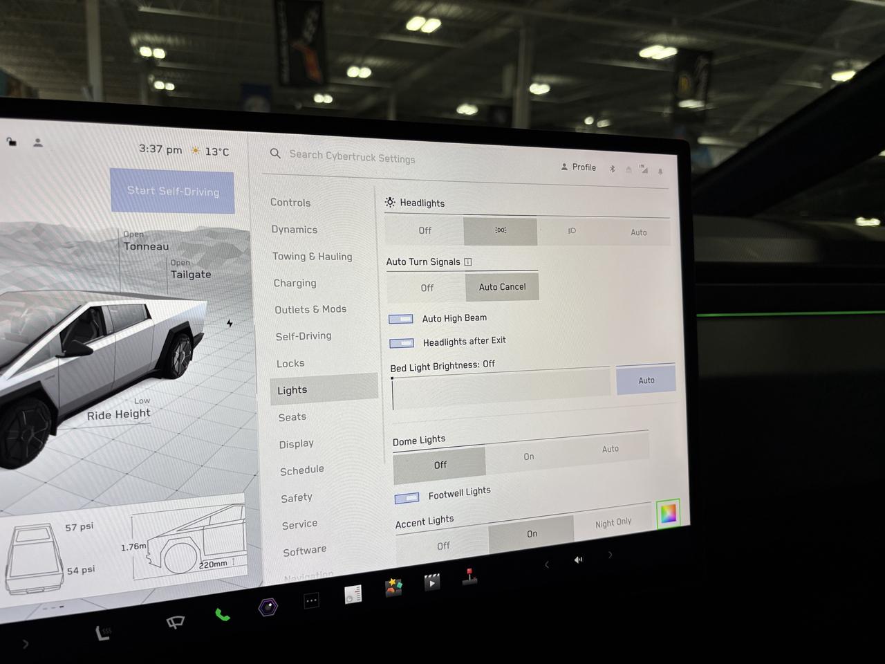 2024 Tesla Cybertruck AWD|FOUNDATIONSERIES|FULLSELFDRIVING|NAV|AMBIENT|+ Photo