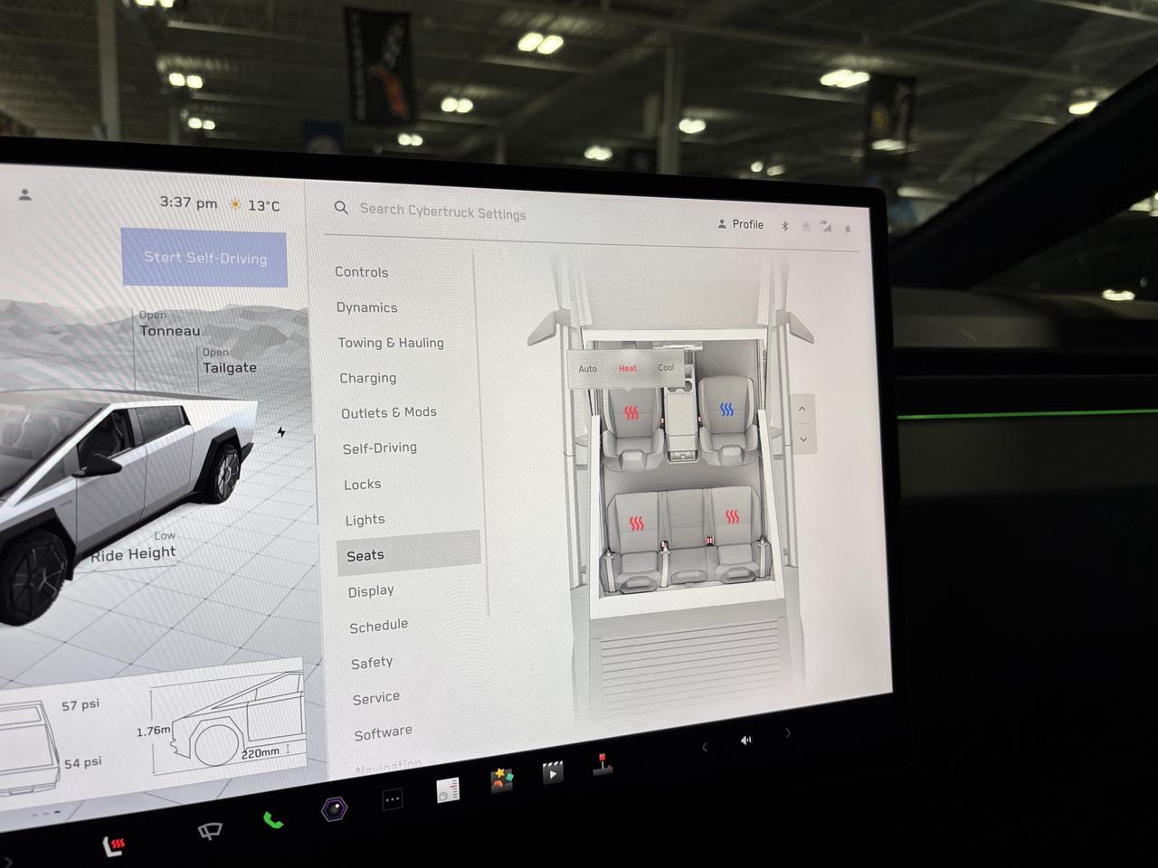 2024 Tesla Cybertruck AWD|FOUNDATIONSERIES|FULLSELFDRIVING|NAV|AMBIENT|+ Photo