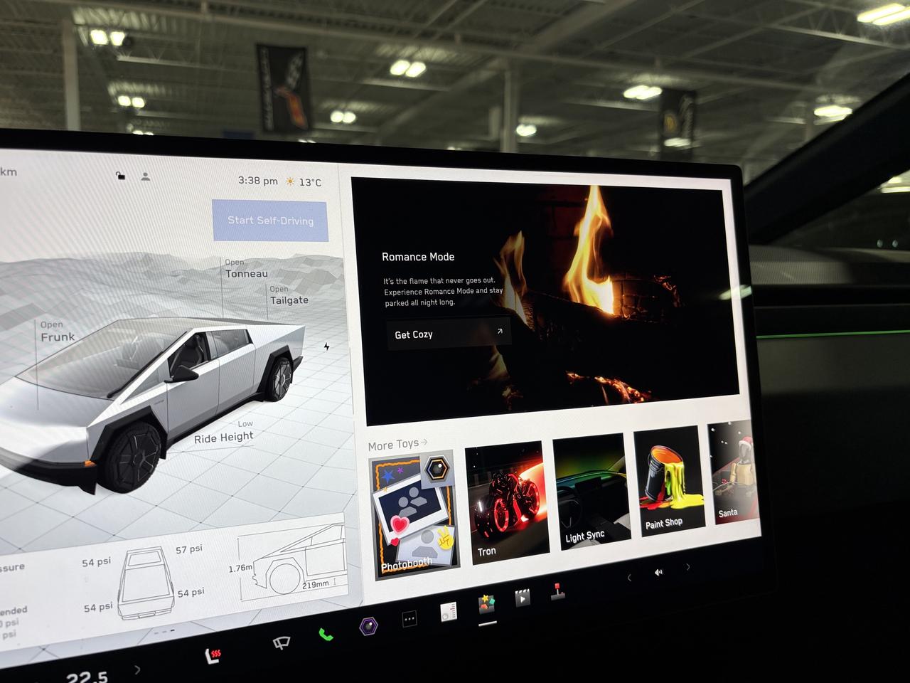 2024 Tesla Cybertruck AWD|FOUNDATIONSERIES|FULLSELFDRIVING|NAV|AMBIENT|+ Photo