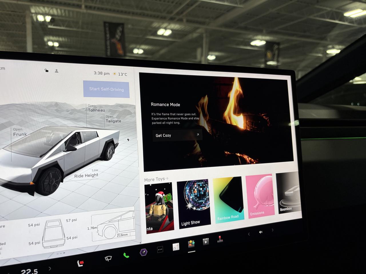 2024 Tesla Cybertruck AWD|FOUNDATIONSERIES|FULLSELFDRIVING|NAV|AMBIENT|+ Photo