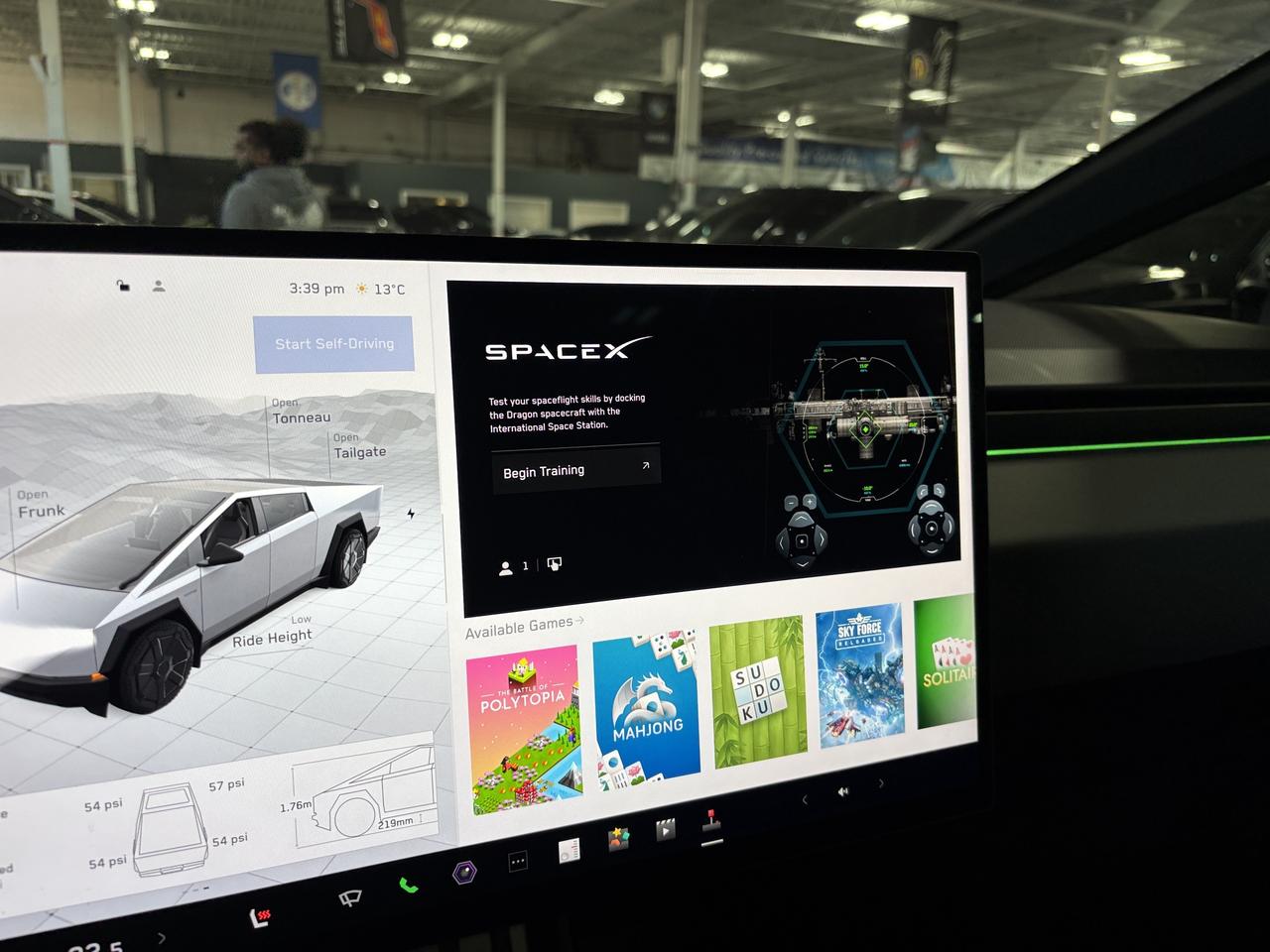 2024 Tesla Cybertruck AWD|FOUNDATIONSERIES|FULLSELFDRIVING|NAV|AMBIENT|+ Photo