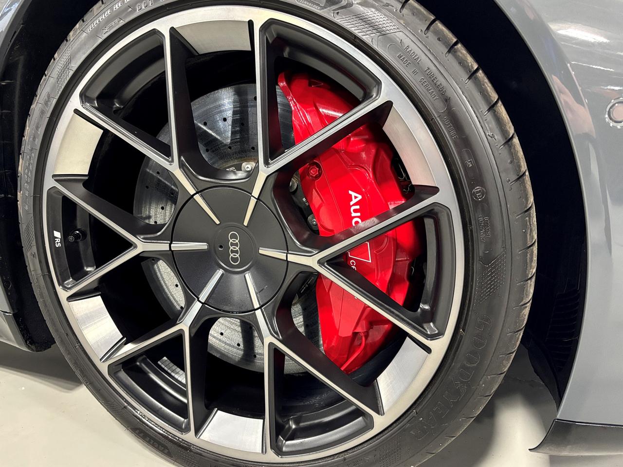 2025 Audi RS e-tron GT Performance|QUATTRO|FORGEDCARBON|CERAMICBRAKES|HUD Photo