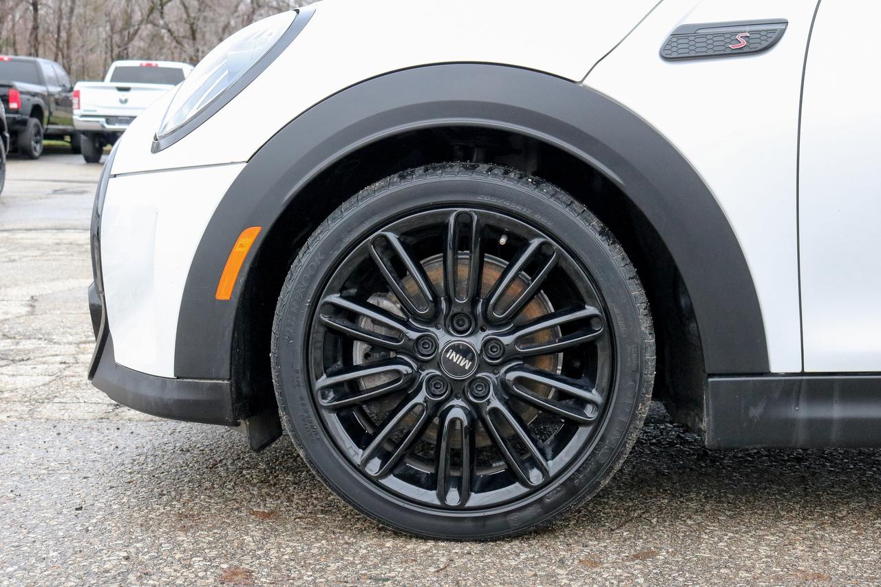 2024 MINI 3 Door Cooper S FWD | NAVIGATION | SUNROOF | LANE KEEP | Photo