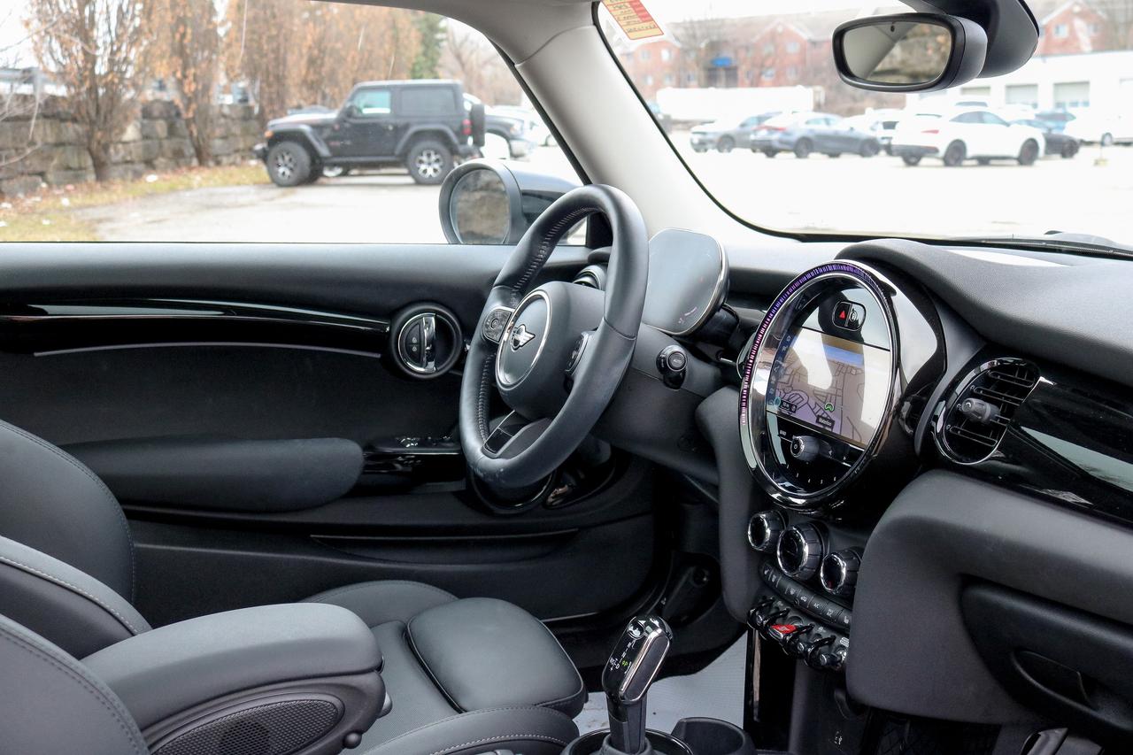 2024 MINI 3 Door Cooper S FWD | NAVIGATION | SUNROOF | LANE KEEP | Photo