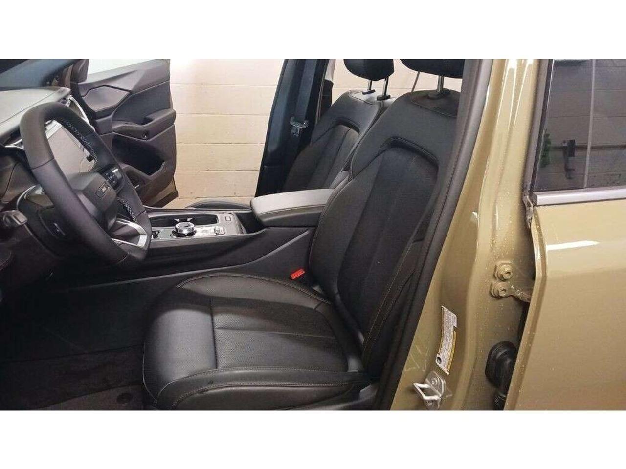 2026 Jeep Cherokee Overland 4x4 Photo