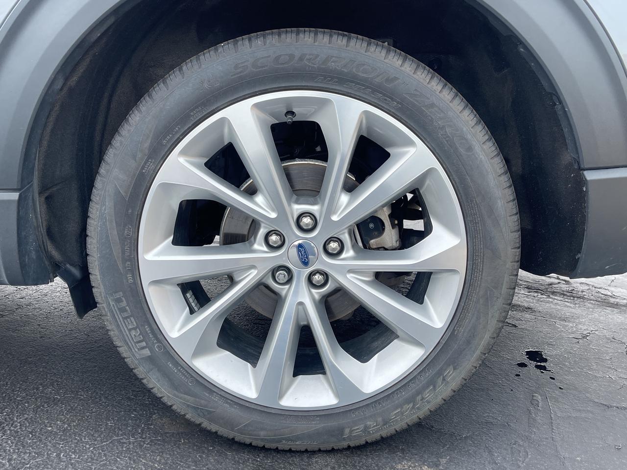 2022 Ford Explorer PLATINUM / LOADED / AWD Photo4