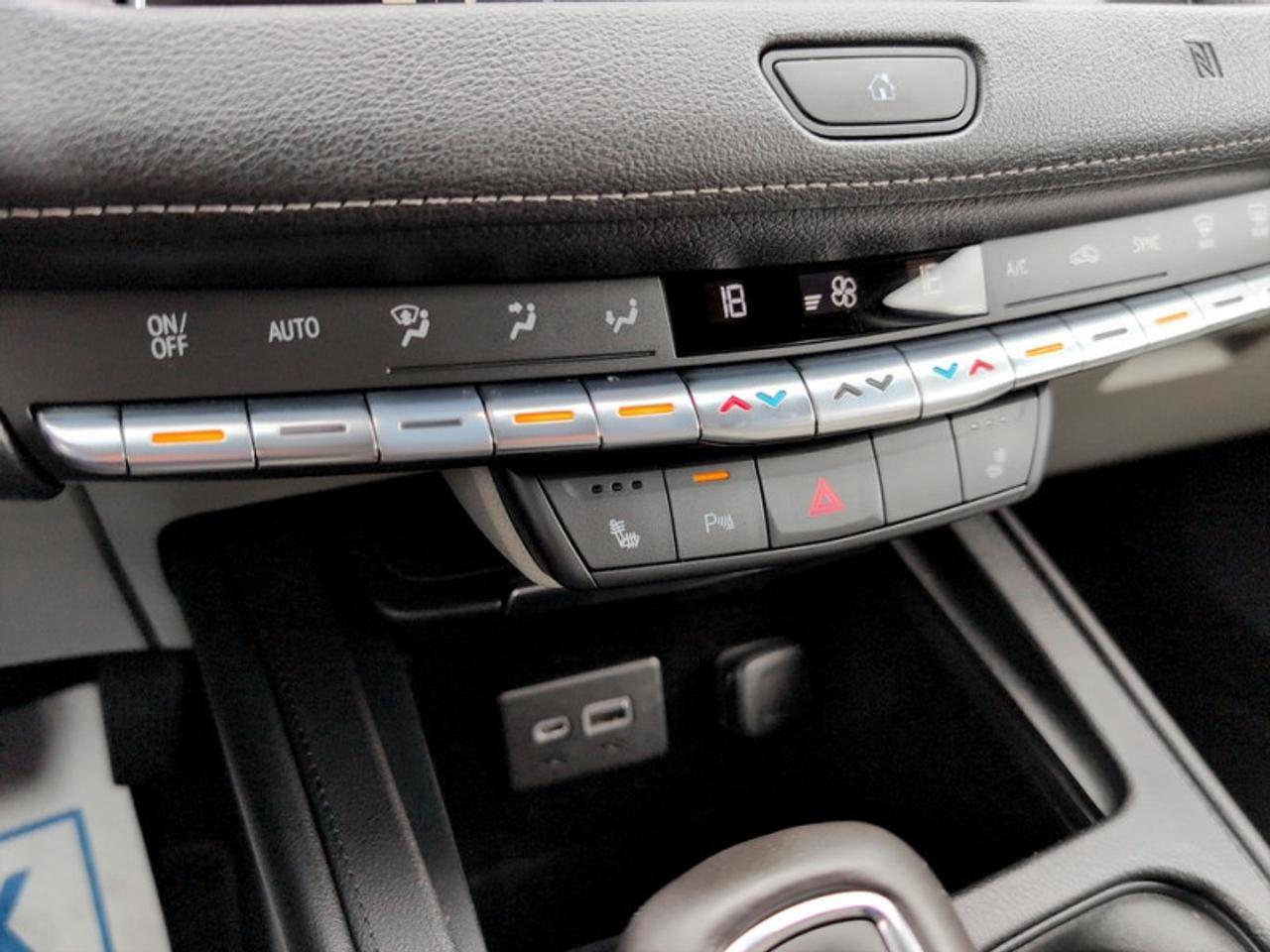 2019 Cadillac XT4 Luxury  **CARPLAY - ANDROID AUTO** Photo