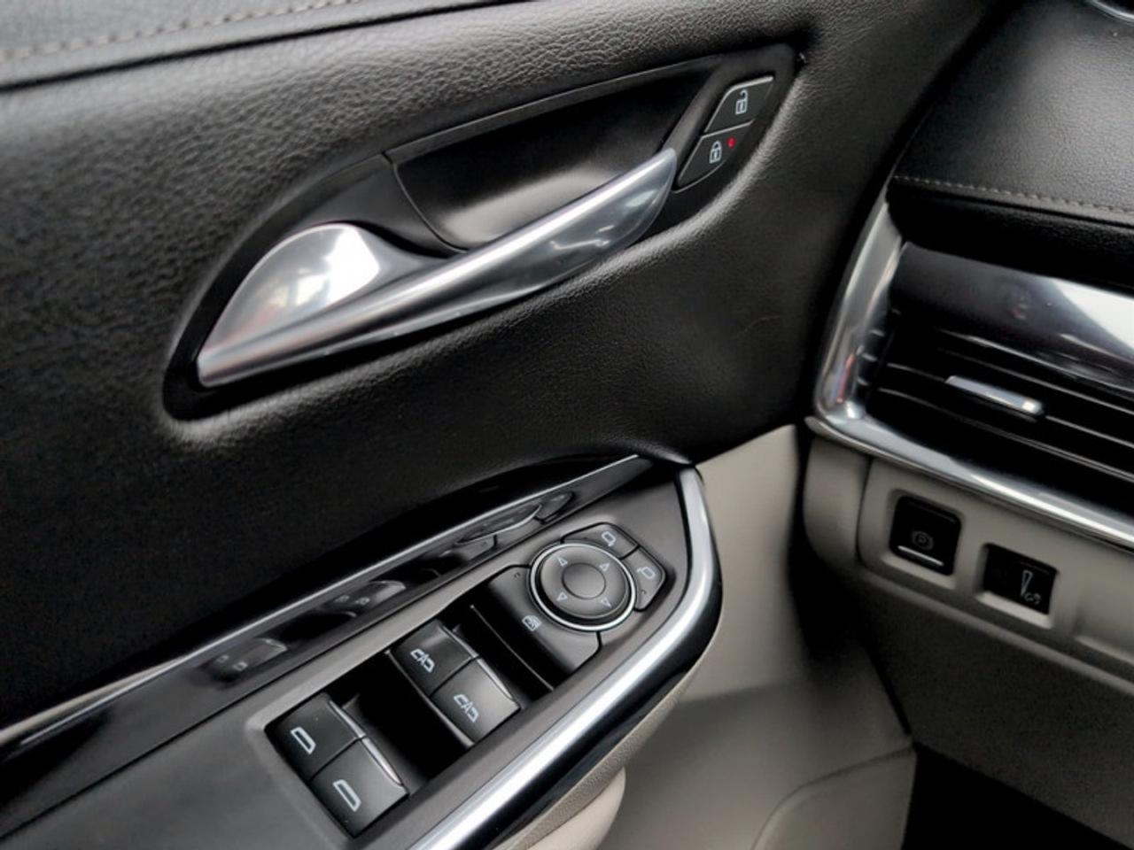 2019 Cadillac XT4 Luxury  **CARPLAY - ANDROID AUTO** Photo