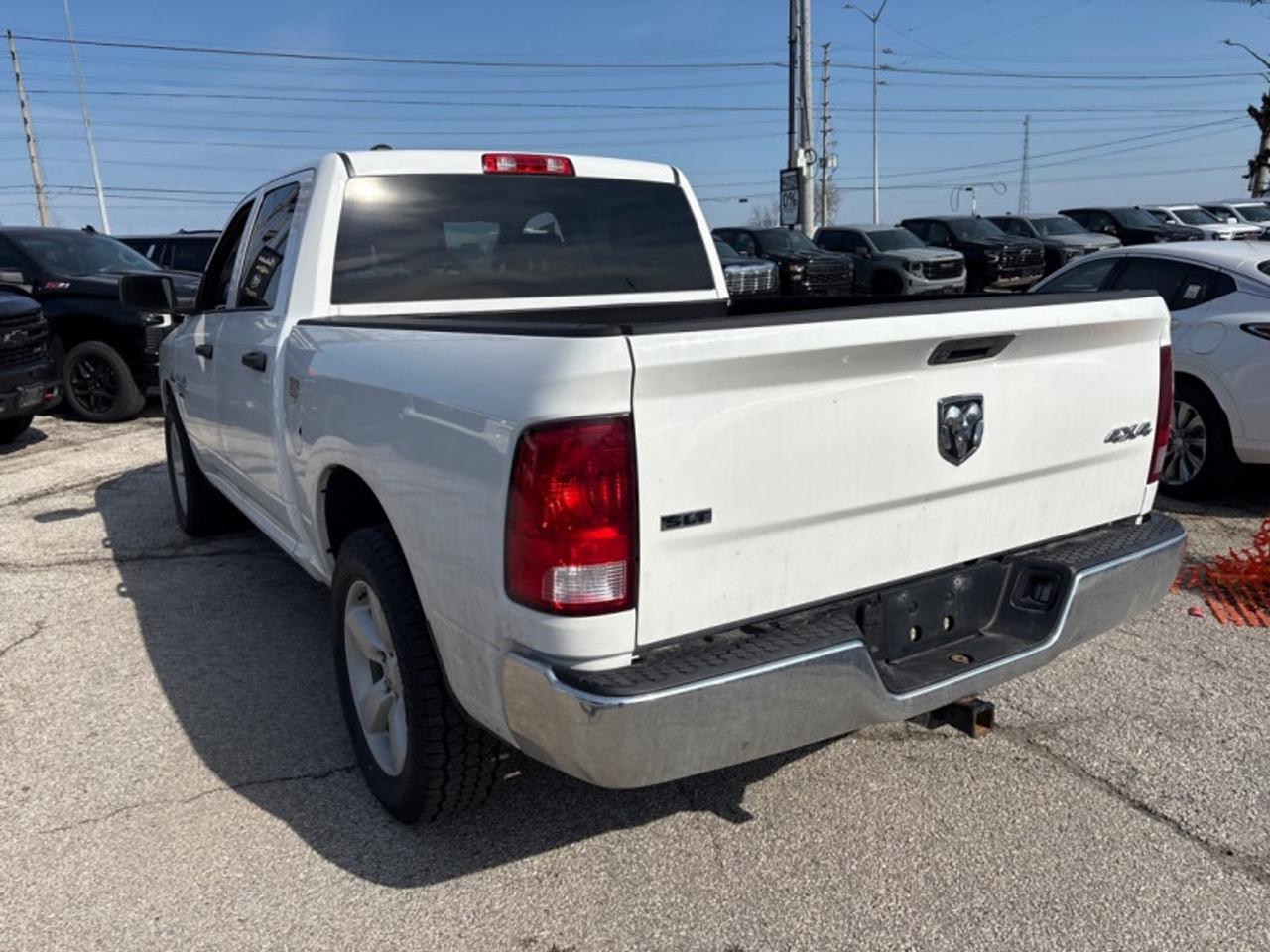 2023 RAM 1500 Classic SLT  5.7L hemi|20 inch wheels Photo