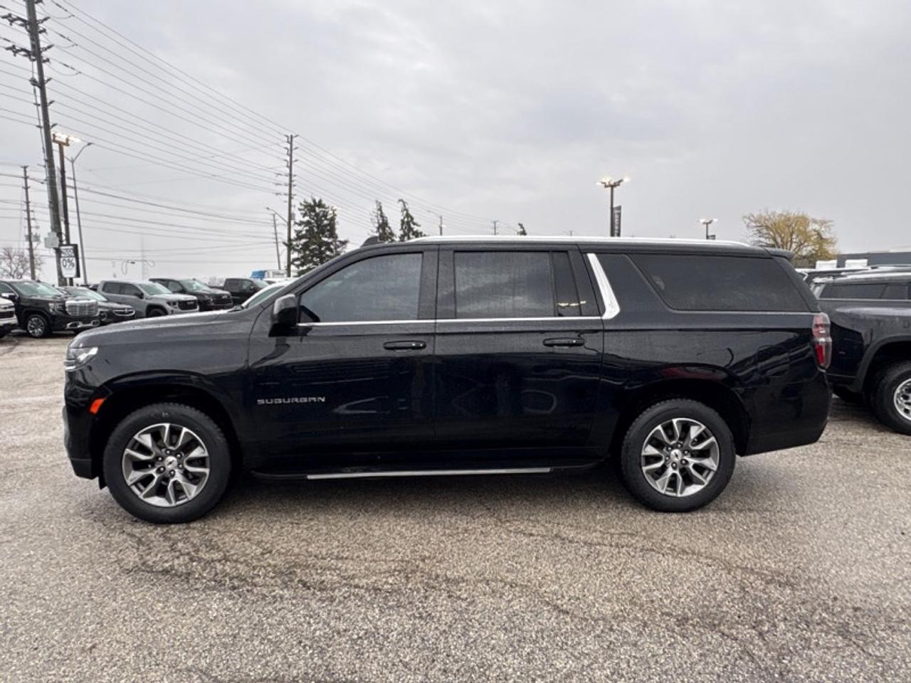 2024 Chevrolet Suburban LT  8 PASS|LEATHER SEATS| Photo2