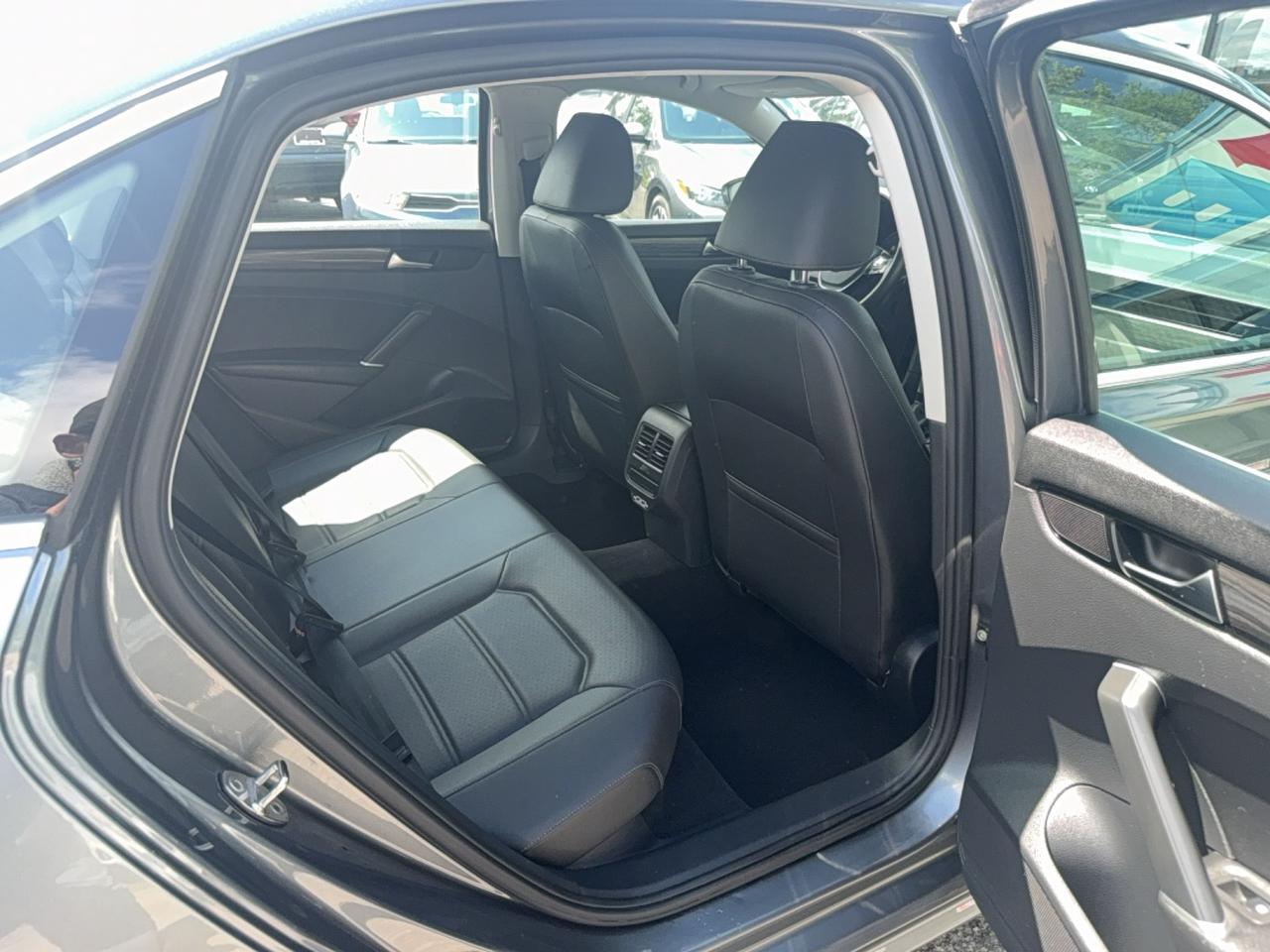 2021 Volkswagen Passat HIGHLINE Photo
