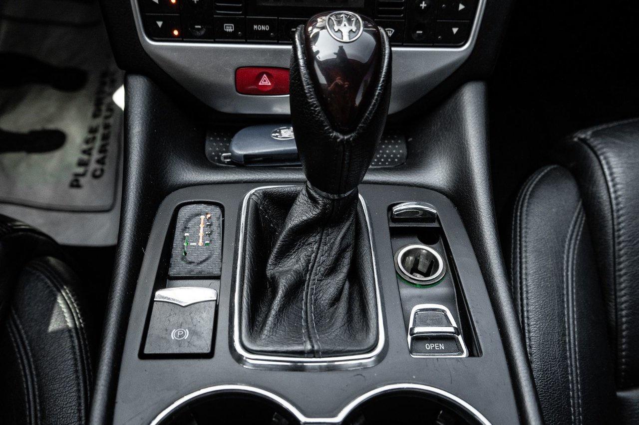2010 Maserati GranTurismo Convertible Photo