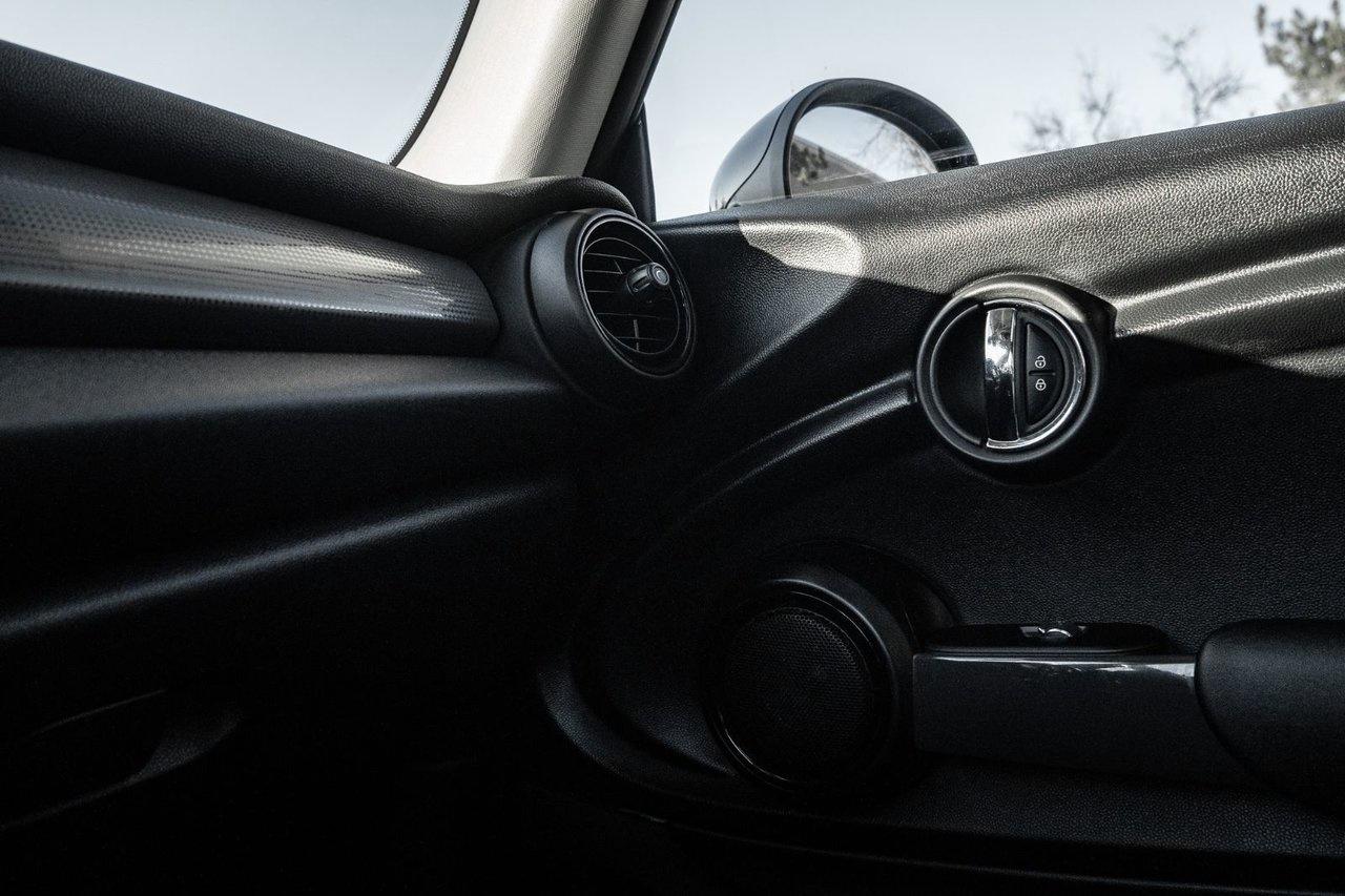 2018 MINI 3 Door Cooper Photo