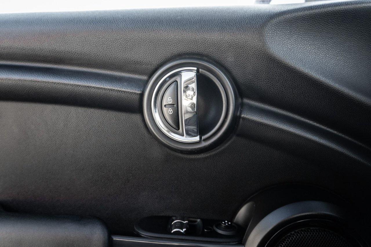 2018 MINI 3 Door Cooper Photo