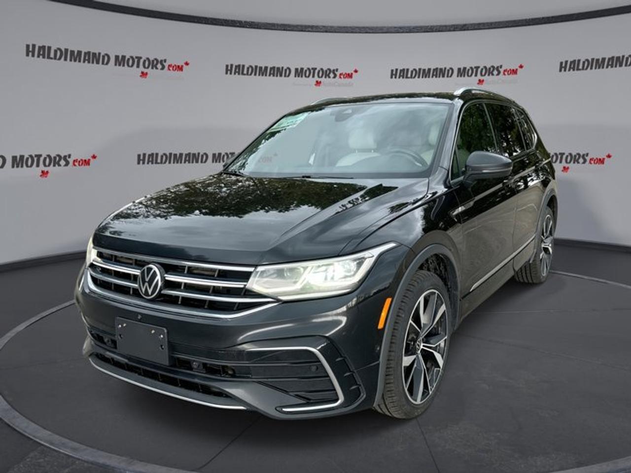 2022 Volkswagen Tiguan Highline R-Line 4MOTION | Heated Steering Wheel | Leather Seats Photo