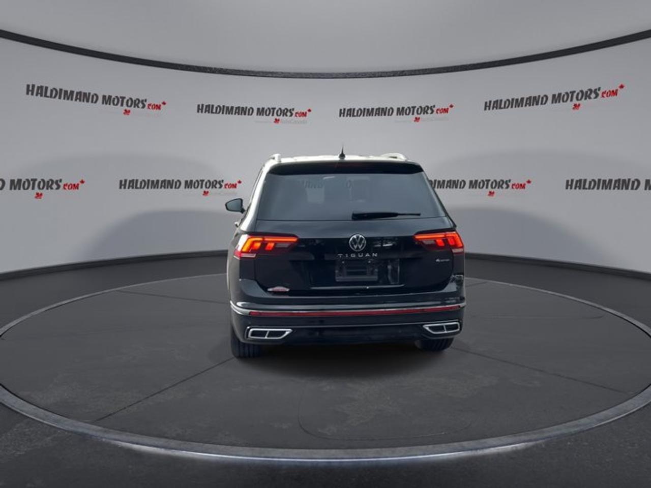 2022 Volkswagen Tiguan Highline R-Line 4MOTION | Heated Steering Wheel | Leather Seats Photo