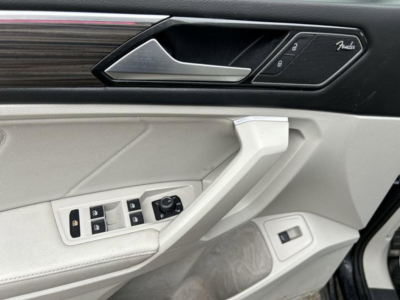 2022 Volkswagen Tiguan Highline R-Line 4MOTION | Heated Steering Wheel | Leather Seats Photo