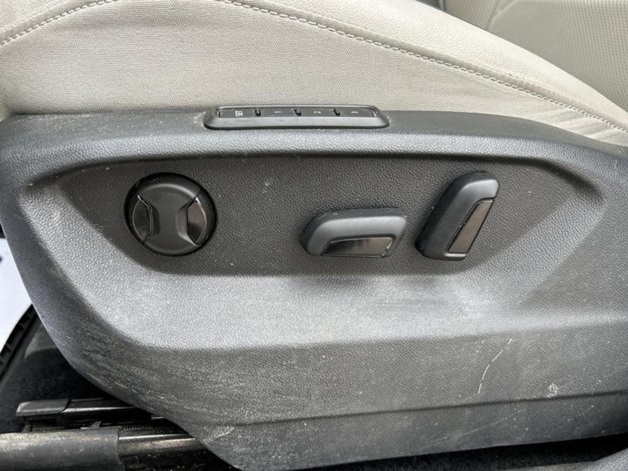 2022 Volkswagen Tiguan Highline R-Line 4MOTION | Heated Steering Wheel | Leather Seats Photo