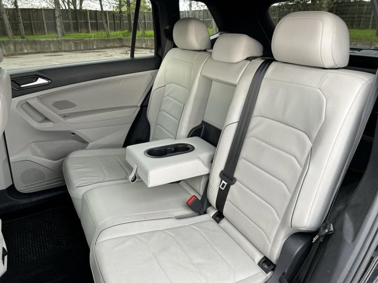 2022 Volkswagen Tiguan Highline R-Line 4MOTION | Heated Steering Wheel | Leather Seats Photo