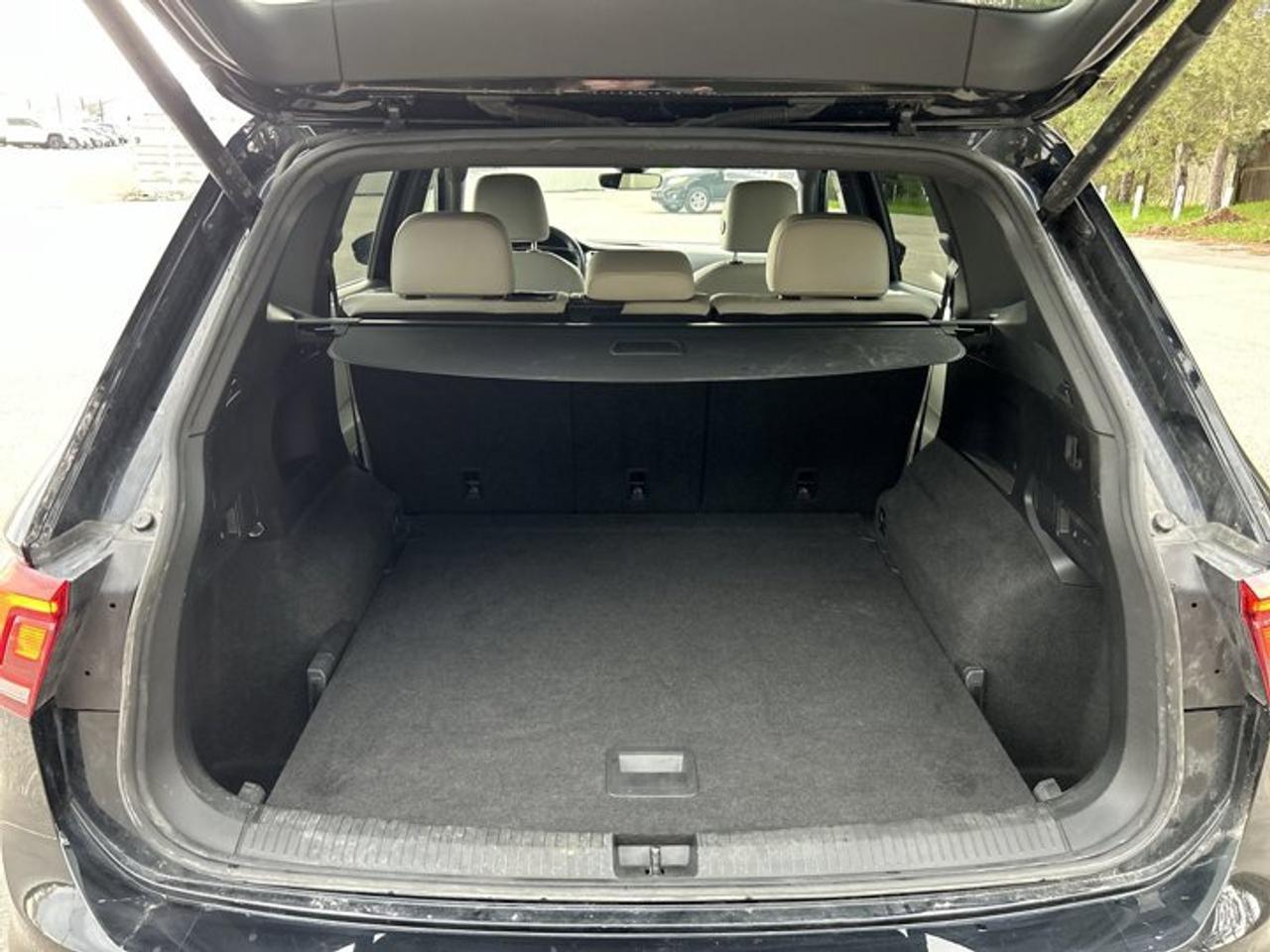 2022 Volkswagen Tiguan Highline R-Line 4MOTION | Heated Steering Wheel | Leather Seats Photo