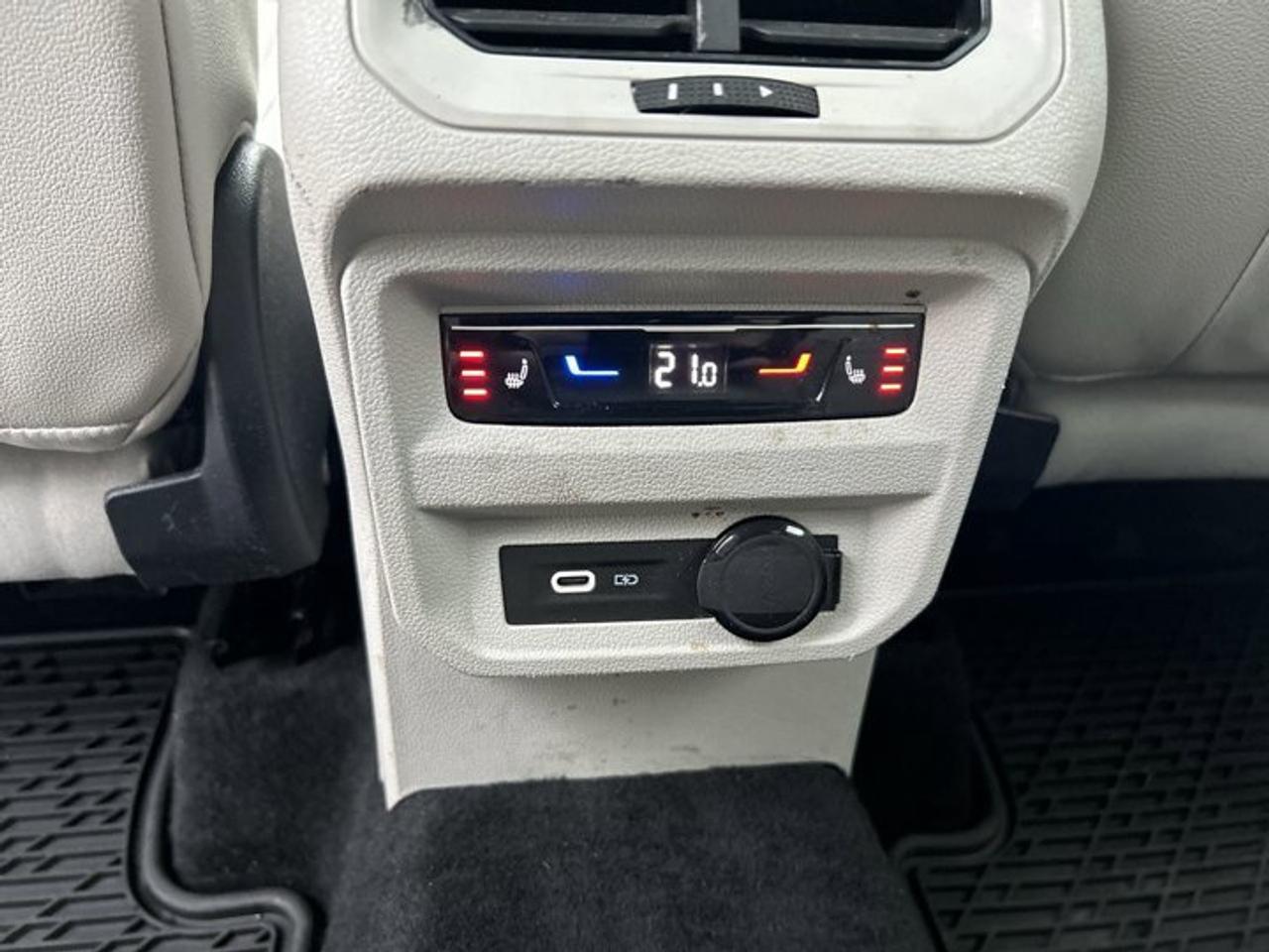 2022 Volkswagen Tiguan Highline R-Line 4MOTION | Heated Steering Wheel | Leather Seats Photo