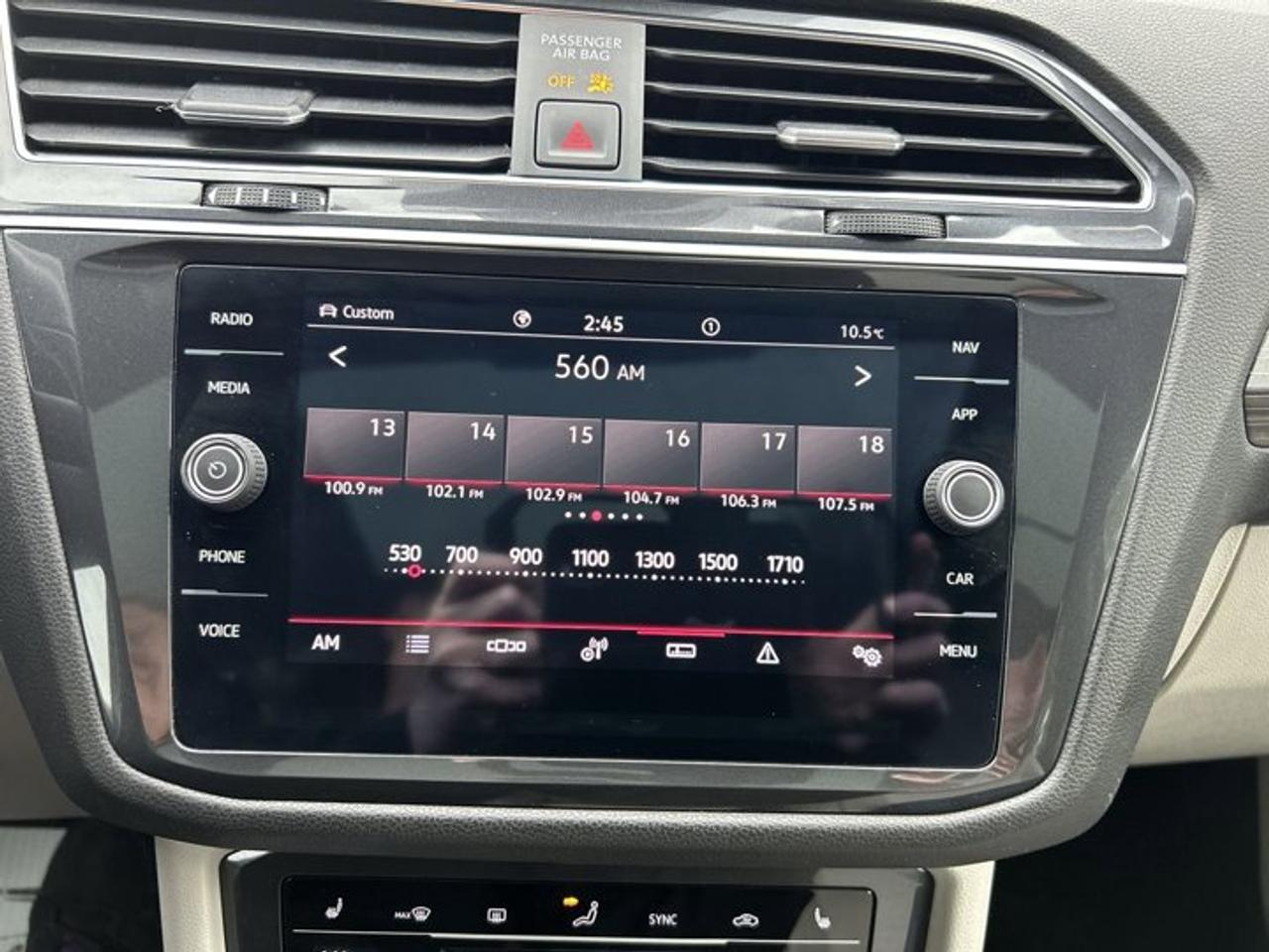 2022 Volkswagen Tiguan Highline R-Line 4MOTION | Heated Steering Wheel | Leather Seats Photo