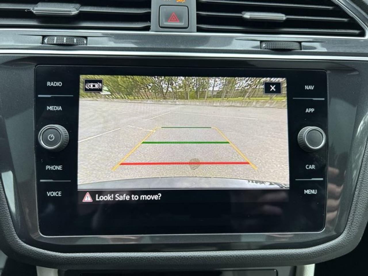 2022 Volkswagen Tiguan Highline R-Line 4MOTION | Heated Steering Wheel | Leather Seats Photo
